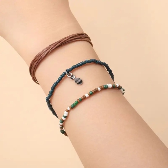 Boho-Chic 3pcs Beaded Bracelet Set with Pineapple Charm - Picture 1 of 7